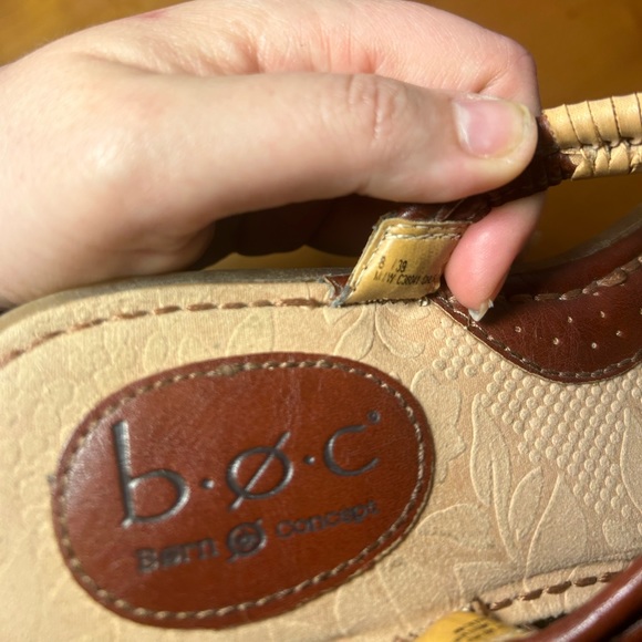 b.o.c Born Concept Womens 8 Cushion Insole Flat Thong Sandals brown tan metallic - Picture 2 of 7